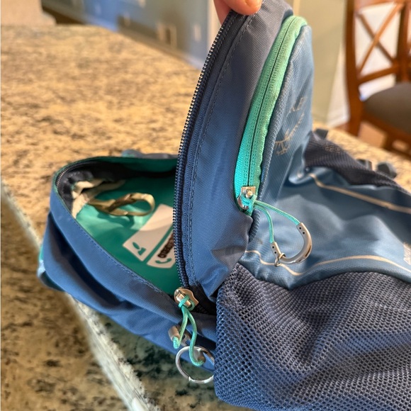 Osprey Kid Daylite Navy and Teal Backpack - Picture 5 of 5